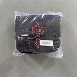 Mode Stilvolle Trapstar Irongate T Messenger Bag 2 0 Schwarz Rot Cross Body Handtaschen und Geldbörsen Canvas Umhängetaschen und Geldbörse Neue 224B
