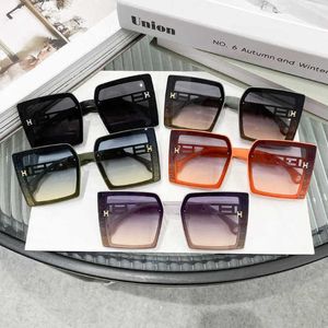 2024 Luxury Designer OFF Luxury Designer New Men's and Women's Sunglasses Off letter hollowed-out mirror leg large frame female gradient color same street photo ins