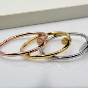 Hot Cati Nail Armband 18K Gold Colorless Titanium Steel Open Personlig trend Luxury Simple and Advanced Sense