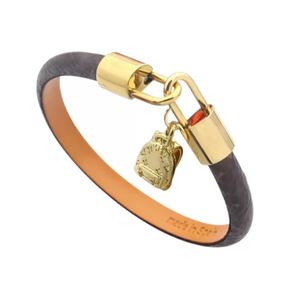 Hochwertiges Schmuck-Designer-Armband, flaches braunes Marken-Charm-Armband, Lederarmband, Metallschloss-Armband für Herren und W242O