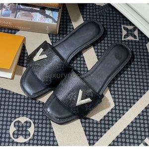 2024SS Platform Designer Slipper män kvinnor tofflor lyxiga sandles pool kudde komfort mule glider plattformar sandal för riktig läder sommarsko