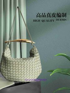 Bottgs's Vents's Esardine Designer Tote Bags on Sale 2023 New Fashion Sheepskin Woven Womens Bag Armpit Metal Handleポータブルショルダー39cm実際のロゴ付き