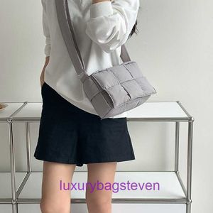 Bottgss Ventss Cassette Designer Shoulder bags online shop Small crowd cotton filled woven pillow bag with sense of versatility for autumn With Real Logo 8RMG