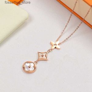 Pendant Necklaces Womens Designer Necklace Jewelry Fashion Four-leaf Cr Necklaces Stainless Steel Flower Shell Pendant Necklace229S L240309