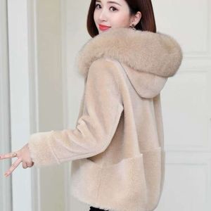 Cappotto da donna in pelliccia di tosatura di pecora con particelle di lana invernale con collo di volpe in lana 377925