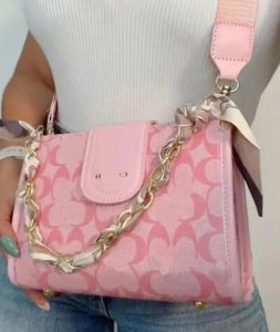 Womens 2024 New Crescent Bag Designer Fashion Underarm Simple Counter Bag Bag Prosedile Casual Bag Bag 4