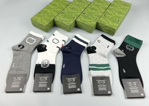 2024 Yüksek kaliteli moda tasarımcıları kadın ayak bileği çorap beş çift lüks socken pamuk spor mektup baskılı basılı kadın erkekler tekne çorap kutu