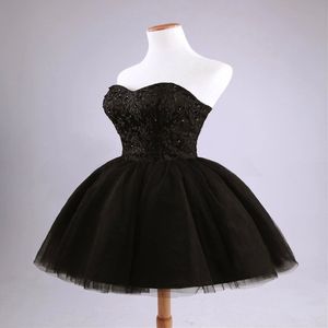 Schwarze Mini-Kurz-Tüll-Partykleider, hübsches trägerloses, mit Perlen verziertes, kurzes Heimkehrkleid mit Schnürung am Rücken, Sweet-16-Kleider236M