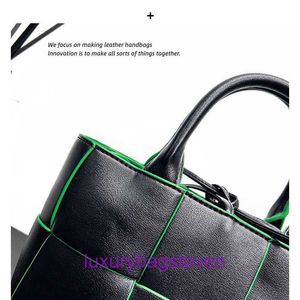 Bottgss Vents 9A Top Quality Bag Women Purse Designer Arco Tote Påsar 2023 Ny höst- och vinterstruktur Stor vävd tygkvinnor har riktig logotyp 9xon