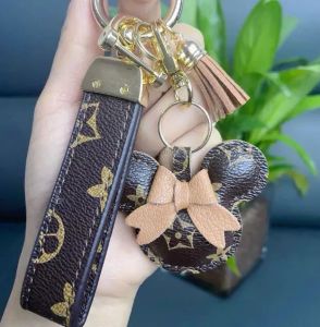 Designer Keychain Wallet Keyring Mini Coin Holder Keychains Bag Purse Pendant Car Chain Charm Bucket Bag Flower Trinket Gifts Tillbehör