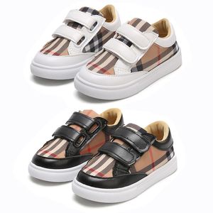 Buty projektanta mody dla dzieci w stylu studenckim chłopcy dziewczęta ślizgowe płaskie buty okrągłe palec mody dzieci Sneaker prezent