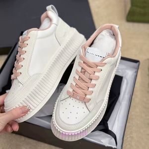 Vit plattform Sneakers Casual Designer Board Shoes Luxury Fashion Trend Women äkta läder tjocka sultränare