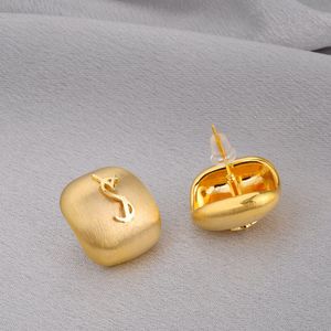 Klassisk guldpläterad Diamond Woman Stud Earrings Letter Y Kvinnor Vita gula örhängen smycken inte bleknar för vänner jubileumsengagemangälskare