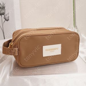 Nylondesigner Makeup Bag for Women Classic Letters Travel Mens Luxury Cosmetic Bag B Wash Pouch Carry Make Up toalettartiklar