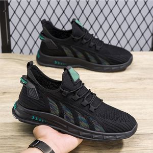 Yaz Yeni Erkek Ayakkabıları Erkek Spor Ayakkabıları Mesh Nefes Alabilir Slip Anti-Slip Sneakersweight Sightweight Rahat Yumuşak Sole Koşu Ayakkabıları