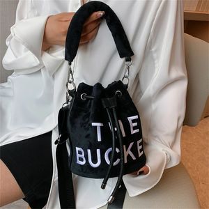 Winter Velvet Bucket Påsar för kvinnliga modepröjor och handväskor Designer Crossbody Bag Luxury Shoulder Satchel Lady 240307