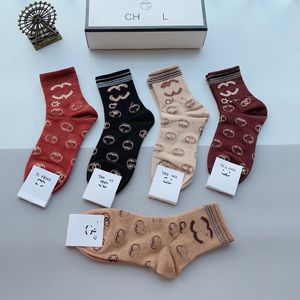 24SS Womens Designer Socks Fashion Women and Men Casual Cotton Cotton Botton Dreable 100% Sports Letter Sock med Box Awrtui