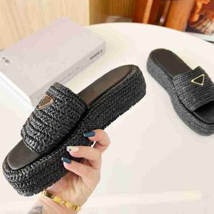 Modedesigner glider lyxiga sandaler Kvinnors slip på guldspänne på svartbrun pool Kvinnors avslappnade sandaler