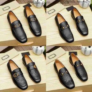 2023 Men Loafers Luxurious Designers Shoes Genuine Leather Brown black Mens Casual Designer Dress Shoes Slip On Wedding guccis Shoe with box 3846 gg guccy D64E WC LTY2