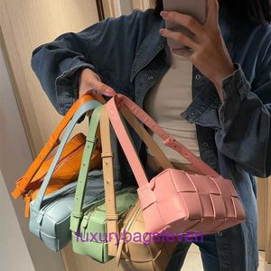 أعلى Bottgss الأصلي Ventss Cassette Bags Wholesale Highgrade Network Red Yang Mi نفس الجلود الأصلية المحبوكة مع شعار حقيقي