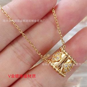 Designer Pendant Necklace Sweet Love Vanca Jade V-gold Kaleidoscope with Diamond Inlaid Necklace for Female Socialites Exuding a Luxurious P54q