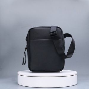 Kod 1279 Fashion PVC Men Messenger Bag man axelväska manliga korsbods påsar hög kvalitet341o
