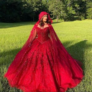 Röda quinceanera klänningar med kappa wrap cape blommor älskling snörning korsett prinsessan klänning vestidos de quincea era 2022 estidos237w