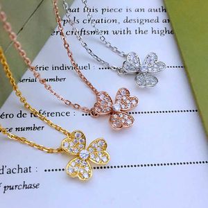 Designer Necklace VanCF Necklace Luxury Diamond Agate 18k Gold Leaf Full Diamond Necklace with Female Petals Lucky Grass Rose Gold Bone Chain