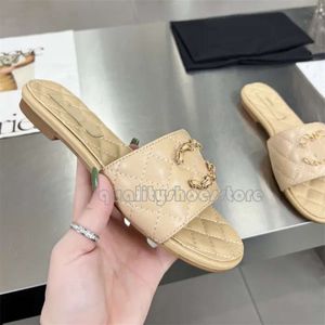 Nowy najlepszy projektant Slipper Flat Sandal Buty marki Klasyczne sandały plażowe C Sandel Sandel Woman Outdoor Wysokiej jakości Kapcie oryginalne skórzane Sandels 252