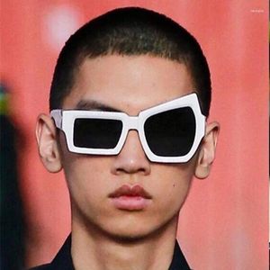 Solglasögon män och kvinnors oregelbundna fyrkantiga personaliserade designermärke svart spegel vit tidvatten hiphop