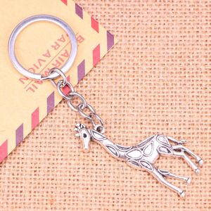 Anahtarlıklar 20pcs moda anahtar zinciri 53 23 mm zürafe geyik kolyeleri diy erkek mücevher araba anahtar zincir tutucu hediyelik hediye için hediye
