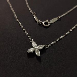 Luxury Pendant Necklace Brand Designer Victoria Top Sterling Silver Flower Crystal Zircon Charm Short Collar Choker med Box Party328D