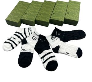 Mens 2024 SOCKS BAYNA Lüks Pamuk Çorap Klasik Tasarımcı Mektubu Stoklama Rahat 5 Çift Birlikte Birlikte Yüksek Kalite Popüler Trendi