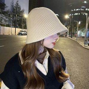 Berets para menina à prova de vento proteção de ouvido cor sólida moda feminina chapéu balde de malha estilo coreano gorros