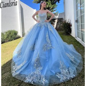 Sky Blue Quinceanera klänningar från axelpärlor Kristaller Bollklänning Applices Sweet 16 Dress Party Vestidos de 15 Anos