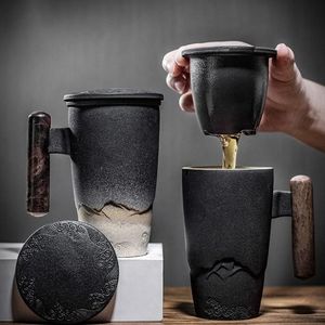 Tazze Tazza da tè retrò di lusso Tazza in ceramica Filtro da ufficio di grande capacità Acqua nera con coperchio Tazze con manico in legno Idee regalo Scatola243a