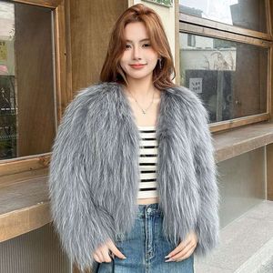 معطف منسوج على الوجهين المشفرين من الراكون للسيدات الجديد 2024 Haining القصير V-Neck Fur Fashion 506131