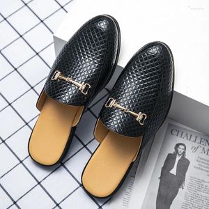 Casual skor sommar mode läder män halv drag svart loafers andningsbara män tofflor mockasins glid på platta mäns