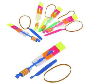Utomhusspel LED FLier Flyer Flying Rocket Amazing Arrow Helicopter Flying Paraply Kids Toys Magic S Lightup Parachute Gift5341796