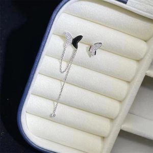 Stud Küpe Kore Ins Style Basit Püskül Kelebek Asimetrik 925 Gümüş İğne Hipoalerjenik Kız arkadaşı için solma