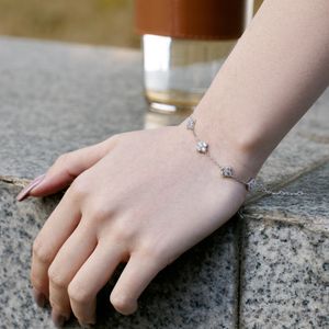 Modischer individueller Schmuck online aus echtem 925er Silber mit vier Blättern und Zirkon-Armband als Abschlussgeschenk für Sie