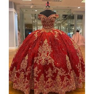 2022 Elegante abito da ballo in rilievo rosso Abiti stile Quinceanera Applicazioni in oro Dolce 16 Abito Abiti da spettacolo vestido de 15 anos a os quincea 286h