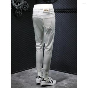 Jeans da uomo leggeri di lusso elasticizzati bianchi per uomo pantaloni da lavoro casual all-match di marca di moda semplice slim dritto