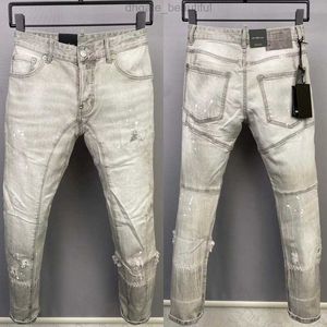 Mann mit vorgeschädigten grauen Jeans, Eurogröße, Knopfleiste