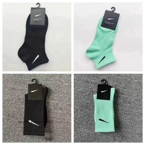 Elite Basketball Socks Calf High Cushion Thick Hiking Athletic Crew Soccer Sock for Men Women Boys Running 9 Different Colors D950