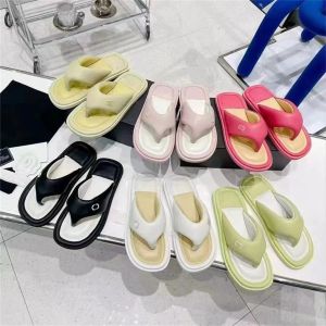 Luxurys صغير العطر نعال الرياح الخبز Flip-Flops الصيف الصيفية الجديدة المربعة مقطع الرأس Toe لطيف السمين Toot سلسلة سحابة الأنثى