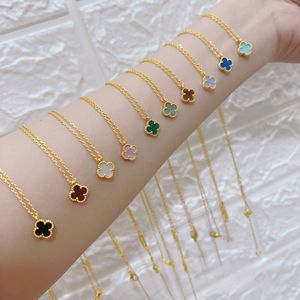 Toppklassisk klassisk 9mm Mini Clover Designer Halsband för kvinnor Van Brand Luxury Four Leaves Pendant Halsband Kort Moissanitkedjan Choker -smycken