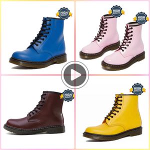 أزياء Martenser Boots مصمم فاخر أستراليا الذهب المعدني الديكور النسائي أحذية Cowskin Low Heel Lace Up Round Toes Zip Boot Combat Boot