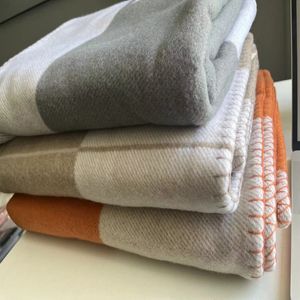 TOP QUAILTY Beige Blanket Design Wool and Cashmere Horse Soft Have Tags for Beds Sofa Plaid Fabric Air Conditioning Travel2607