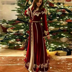 Novo borgonha marroquino kaftan veludo vestidos de baile ruched mangas compridas muçulmano vestidos de noite apliques de ouro rendas dubai vestido feminino